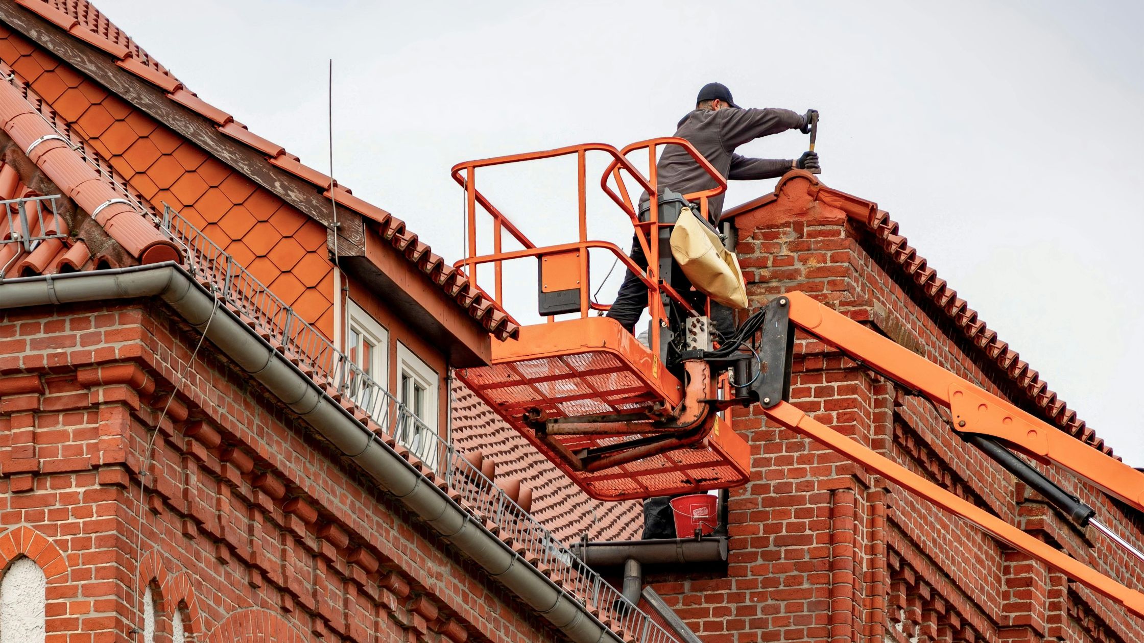Roof & Gutter Cleaning Services in Texas
